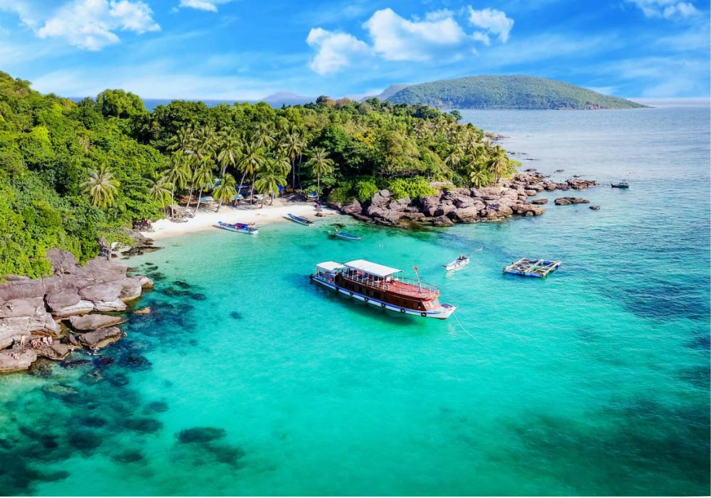 Dive boat moored off Hòn Móng Tay beach in the An Thới islands